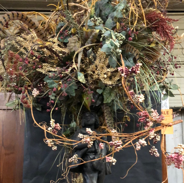 DRIED FLORAL BOUQUET IN STATUE VASE