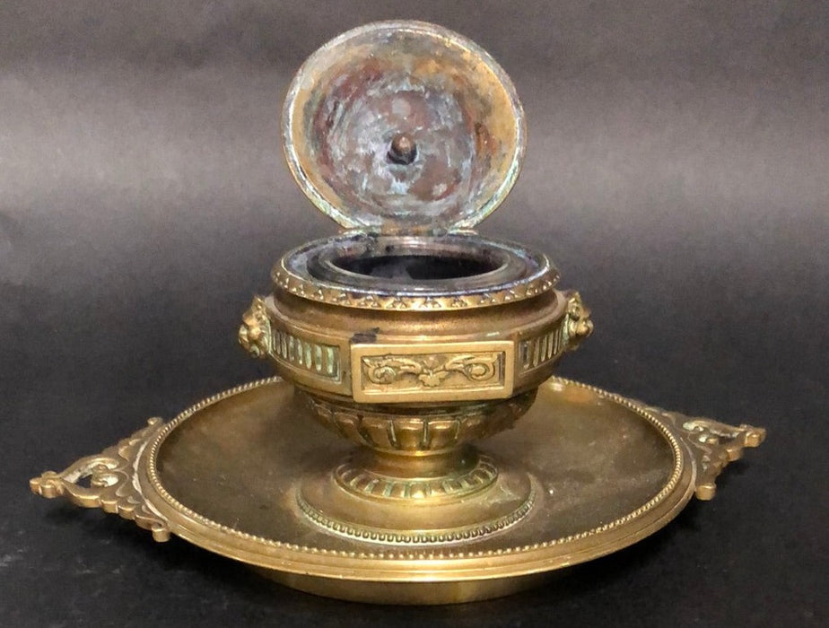 ROUND BRONZE INKWELL WITH LION