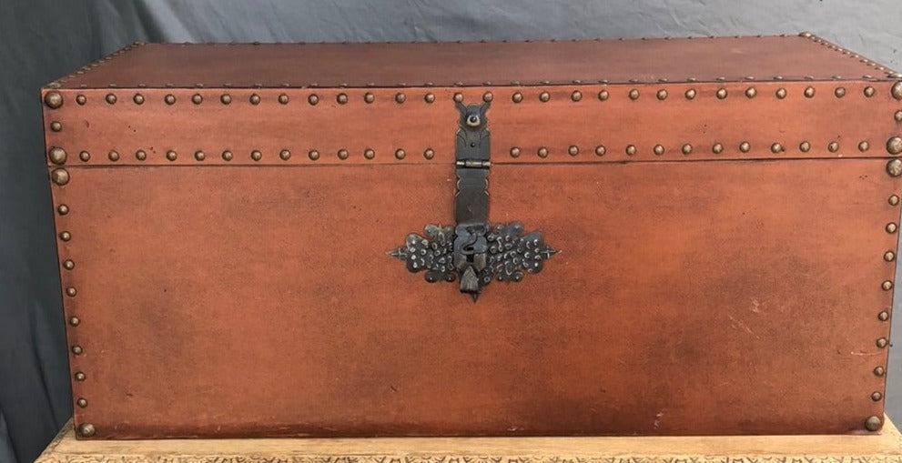 LARGE RECTANGULAR BROWN LEATHER TRUNK