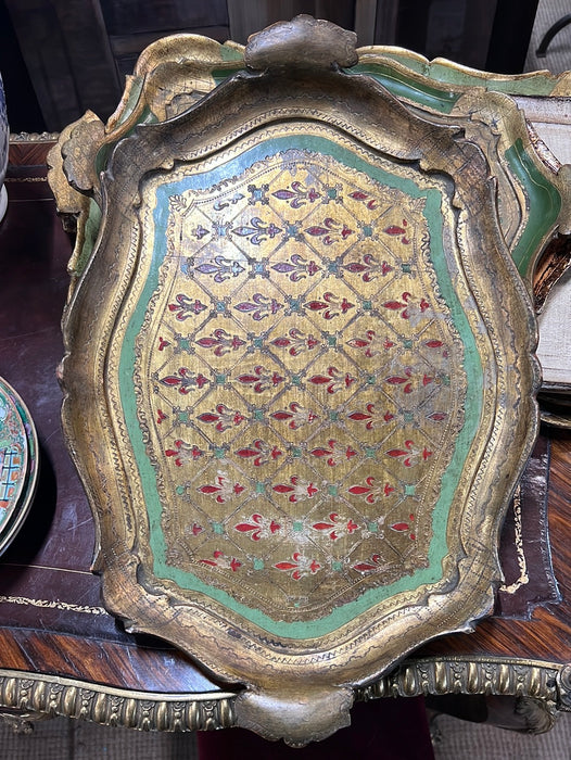 MEDIUM FLORENTINE TRAY WITH RED FLEUR DE LIS