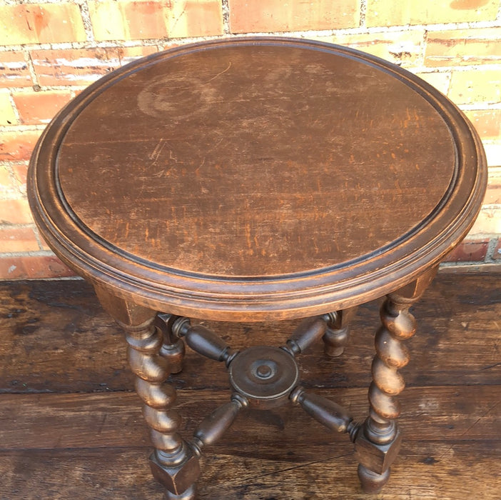 ROUND BEECH SMALL BARLEY TWIST TABORET