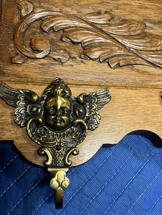 SMALL SHELL CARVING OAK WALL SHELF WITH CHERUB HOOKS