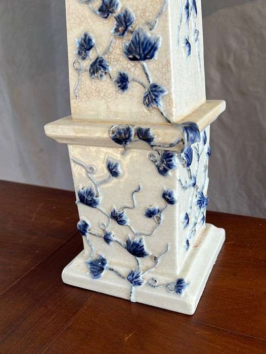 LARGE ANTIQUE CHINESE BLUE AND WHITE OBELISK