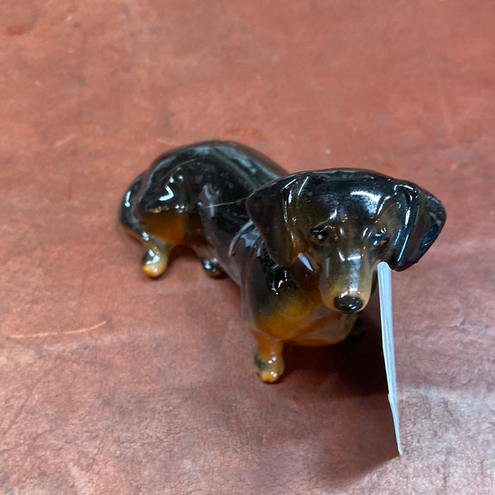 SITTING DACHSHUND BY BESWICK