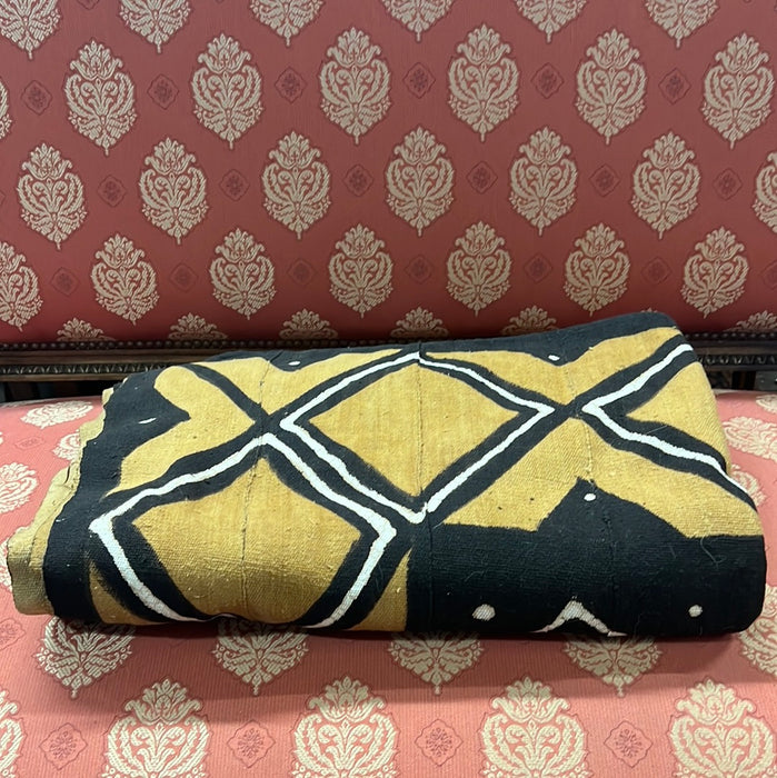 72" X 96" BROWN AND BLACK MUD CLOTH TAPESTRY OR RUG
