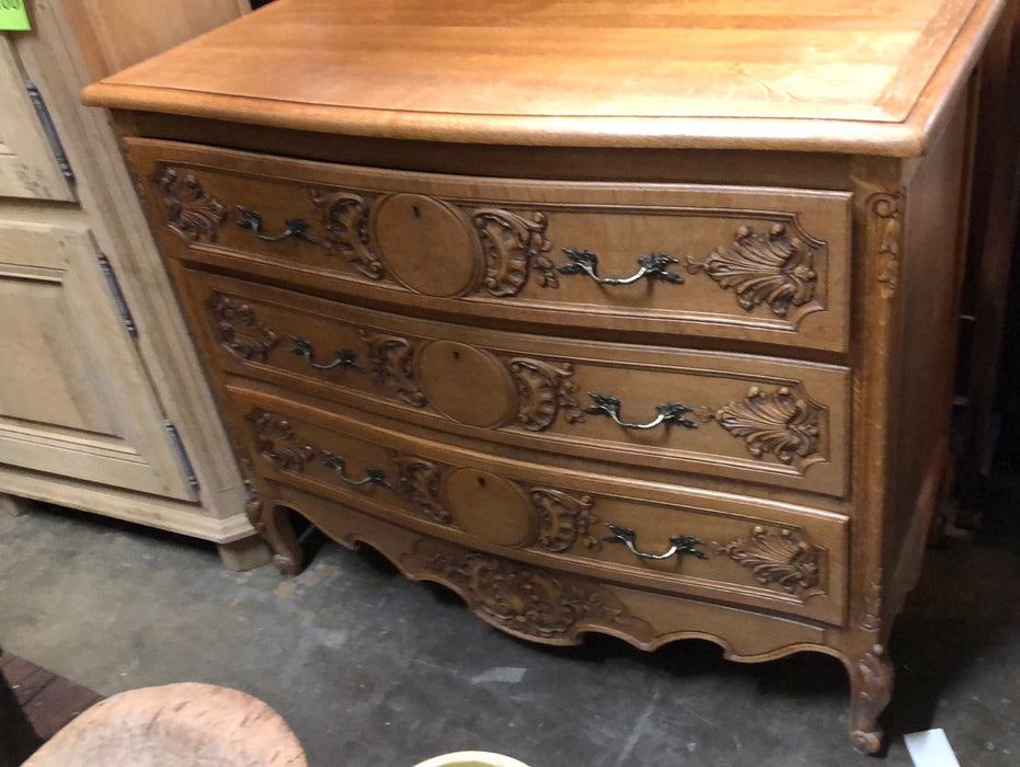 LARGE LIGHT OAK COUNTRY FRENCH CHEST