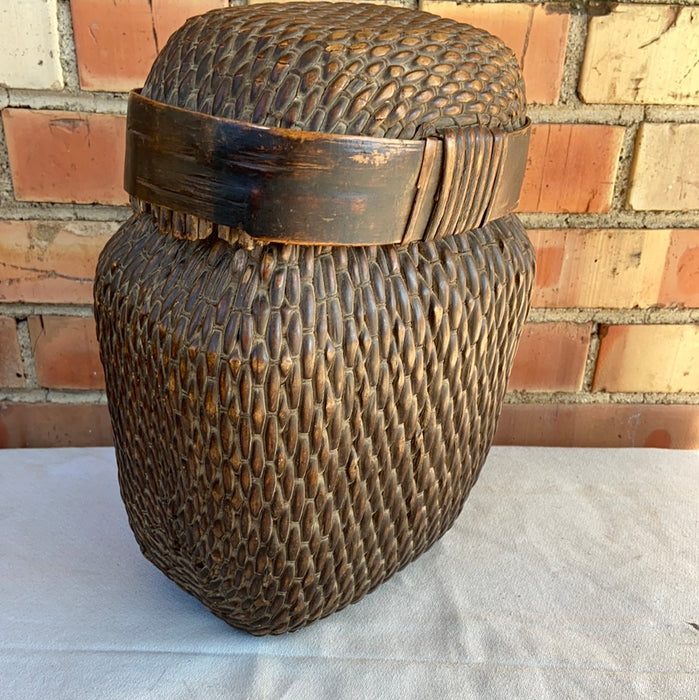 MEDIUM HEAVY RECTANGULAR WOVEN CHINESE LIDDED BASKET