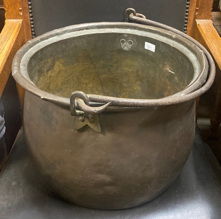 LARGE ROLLED EDGE COPPER AND IRON POT