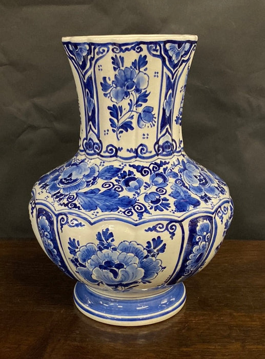 DELFT LARGE BULBOUS VASE WITH FLARED MOUTH