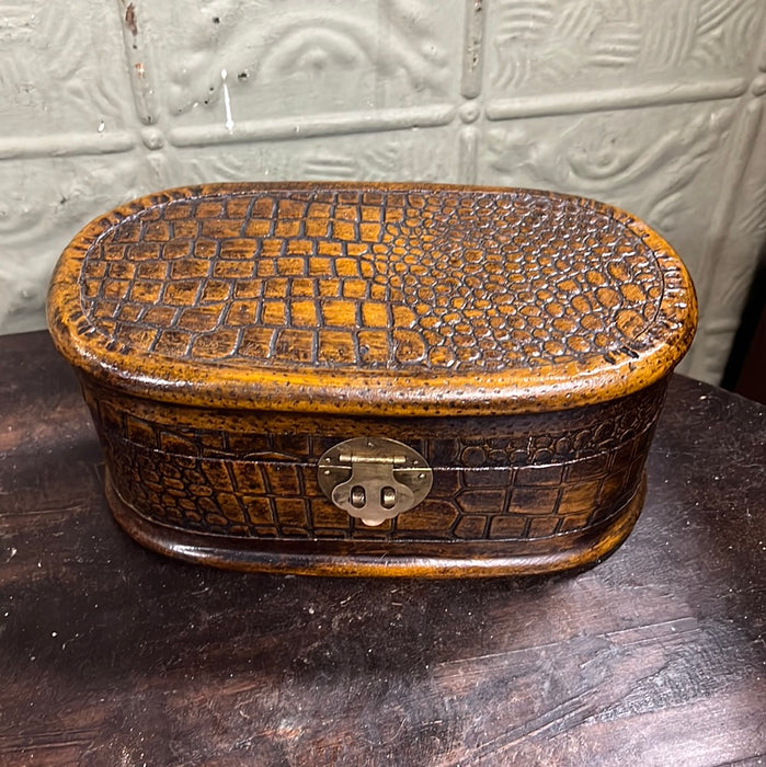FAUX ALLIGATOR OVAL BOX