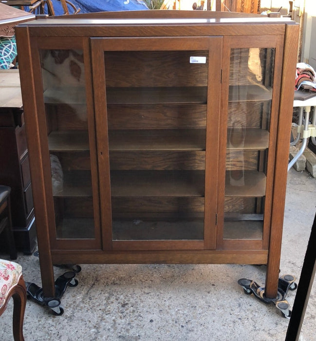 SMALL MISSION OAK STYLE CHINA CABINET