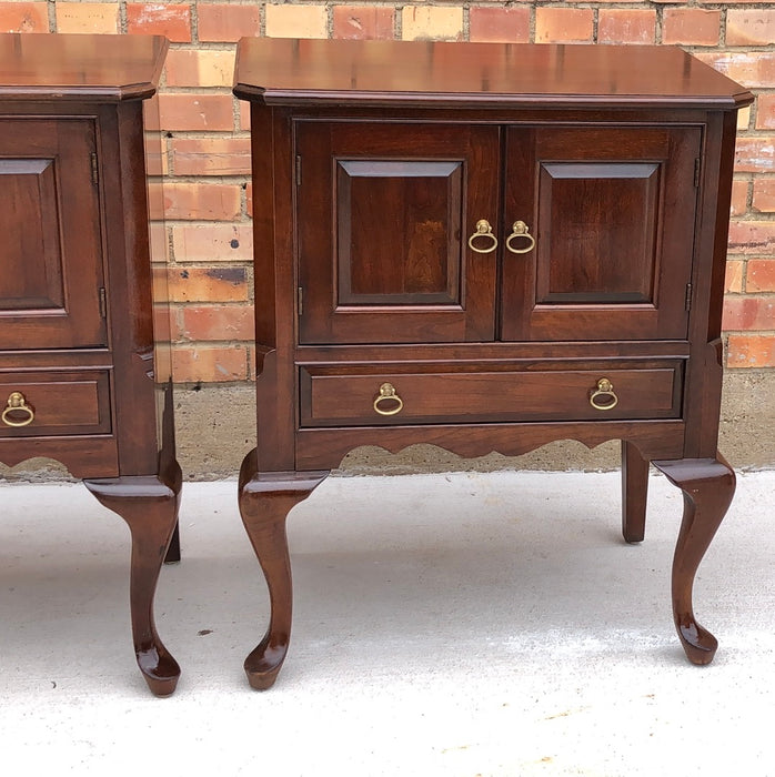 PAIR OF MAHOGANY NIGHTSTANDS