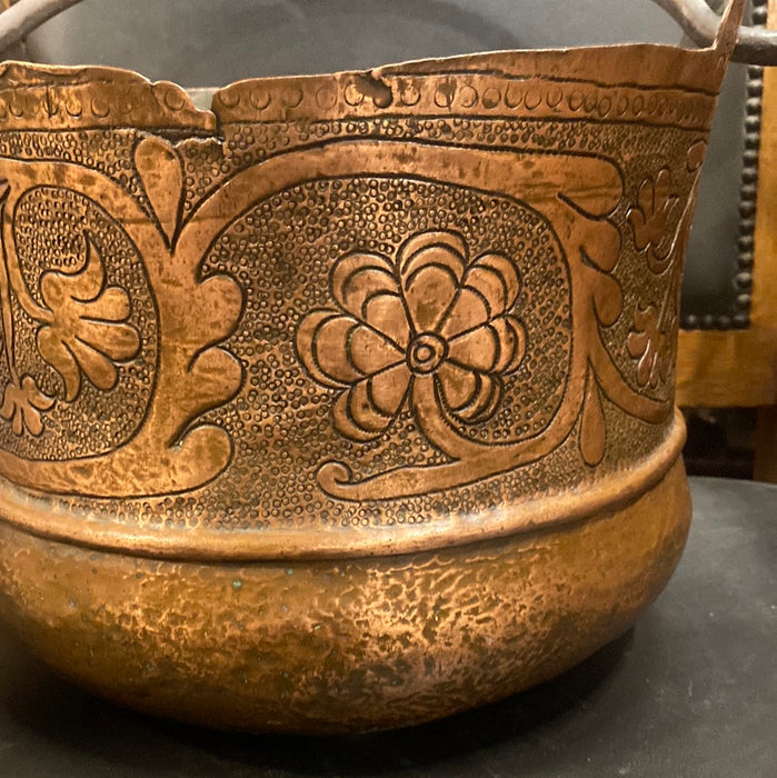 HEAVY COPPER POT WITH ORNATE FLORAL DESIGN