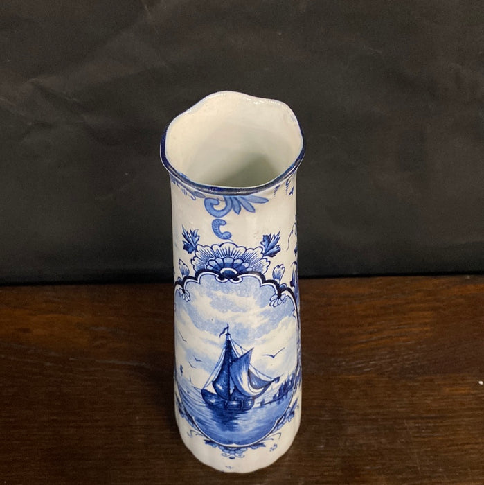 TAPERED DELFT VASE WITH SHIP