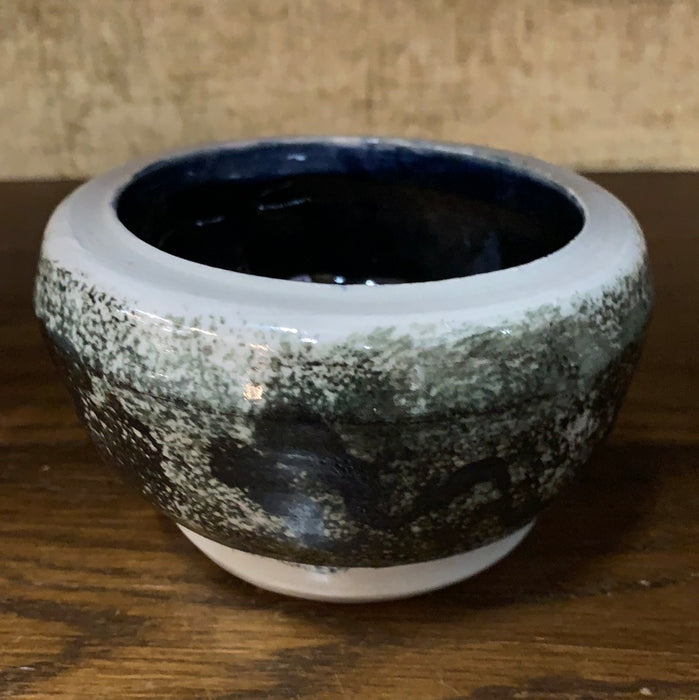 SMALL GRAY TONED STUDIO POTTERY BOWL