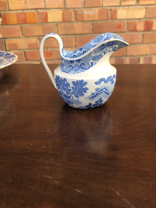 SMALL BLUE WILLOW CREAMER AS FOUND