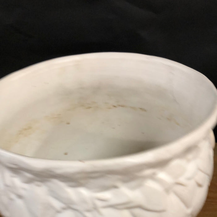 LARGE WHITE QUILTED MCCOY PLANTER