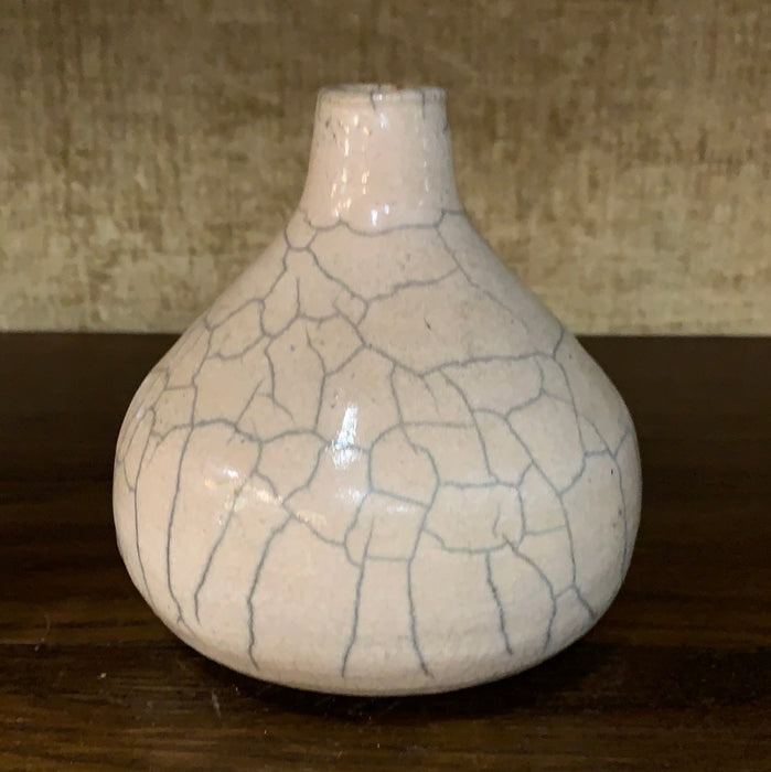 GLAZED POTTERY BUD VASE WITH VEINING DESIGN