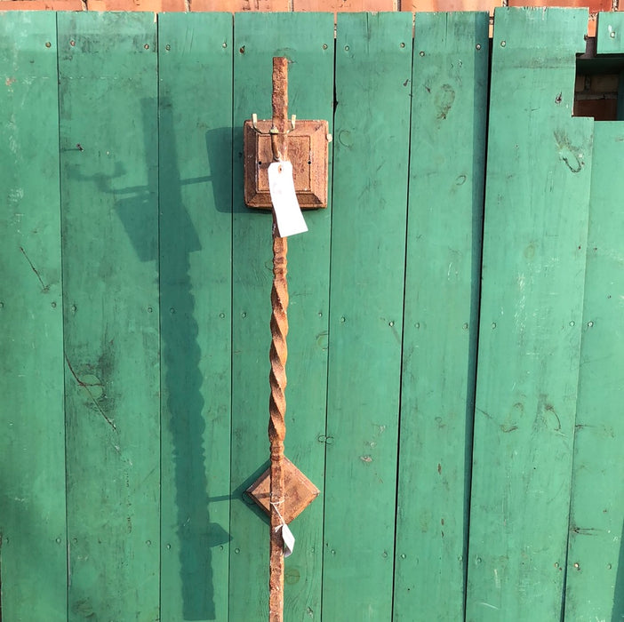 TALL IRON ROD SCONCE