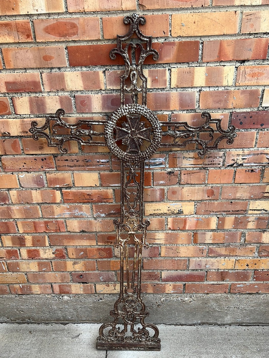 FRENCH SCROLLY CAST IRON 19TH C. FIELD CROSS