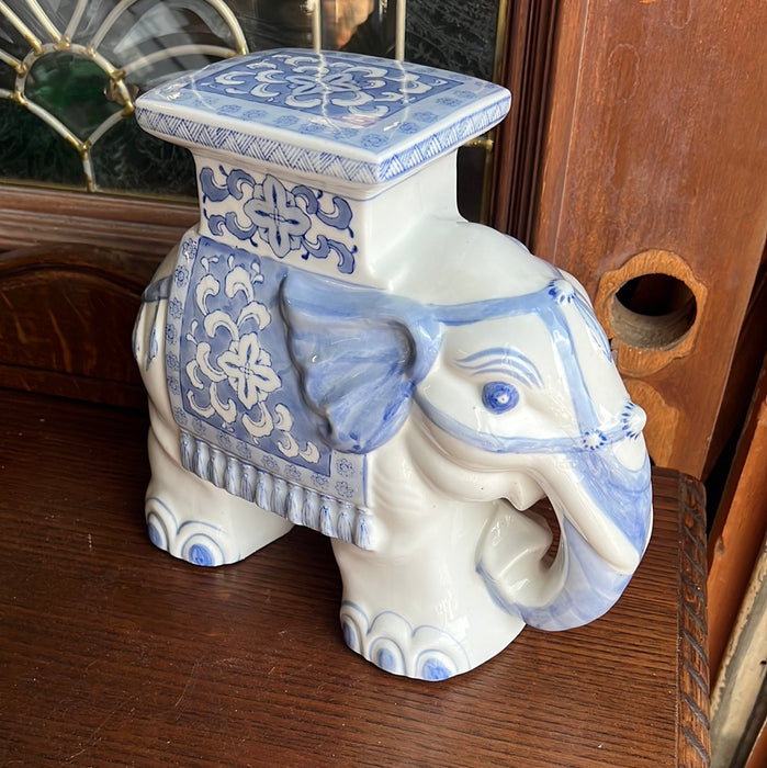 SMALL BLUE AND WHITE ELEPHANT PLANT STAND