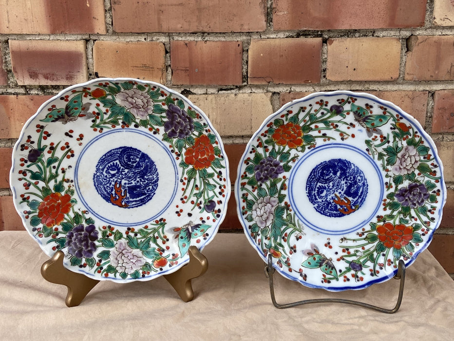 PAIR OF CHINESE PORCELAIN PLATES
