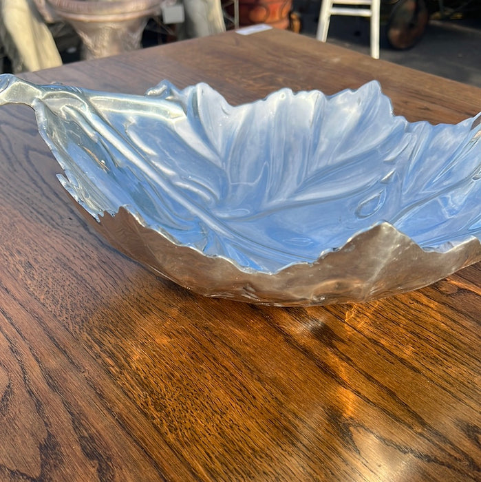 LARGE LEAF SHAPED ALUMINUM CENTER BOWL