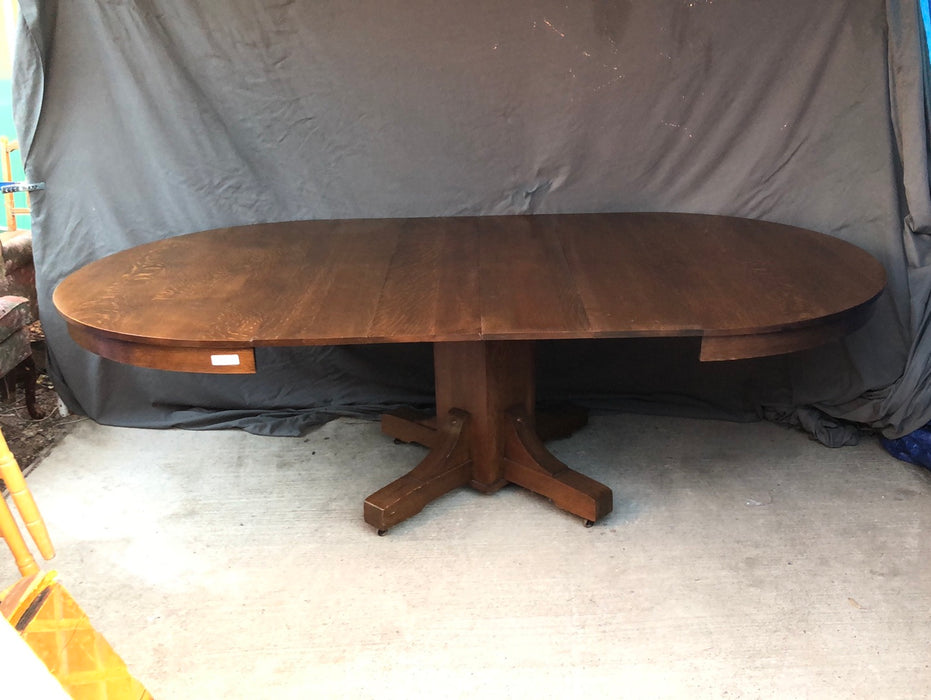 MISSION OAK STYLE ROUND LEAF TABLE WITH FOUR LEAVES