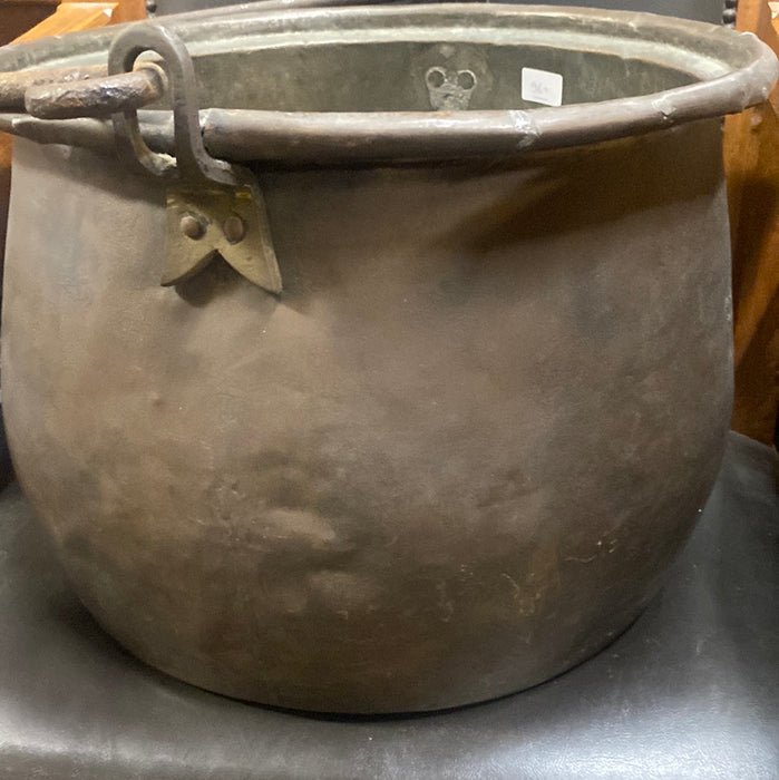 LARGE ROLLED EDGE COPPER AND IRON POT