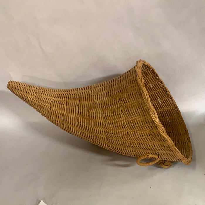 CORNUCOPIA SHAPED WALL BASKET