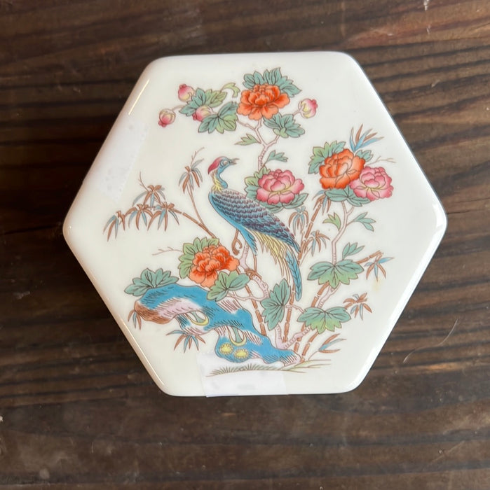 SMALL WEDGWOOD HEXAGONAL BOX WITH KUTANI CRANE