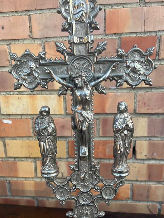 CHROME CRUCIFIX WITH RETICULATED BASE