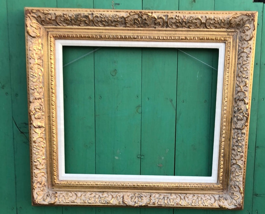 WHITEWASHED GOLD FRAME WITH FILET