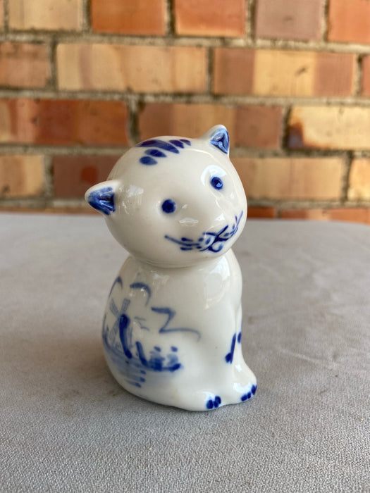 DELFT CAT FIGURINE
