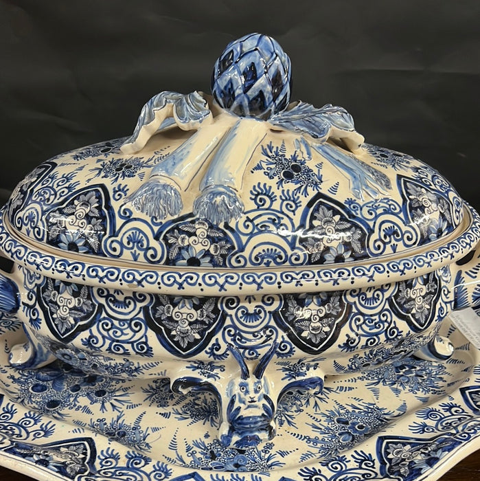 DELFT BLUE AND WHITE LARGE TUREEN WITH UNDERPLATE