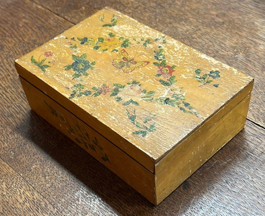 FLORAL DECOPAGE MAPLE BOX CIRCA 1824