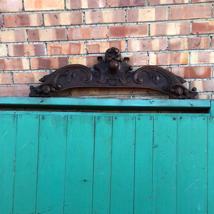 WALNUT CARVED CROWN