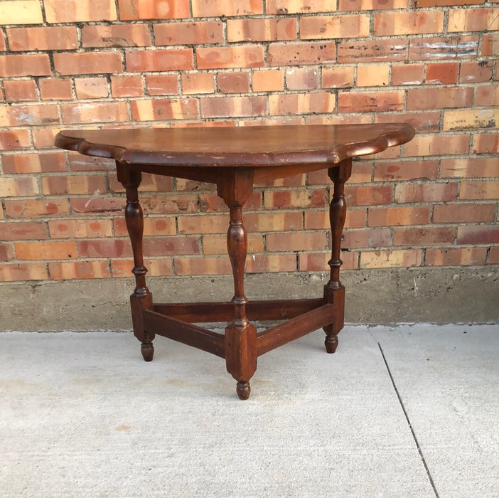 VERY EARLY PEGGED TOP WILLIAM AND MARY PINE WALL CONSOLE TABLE WITH TURNED LEGS