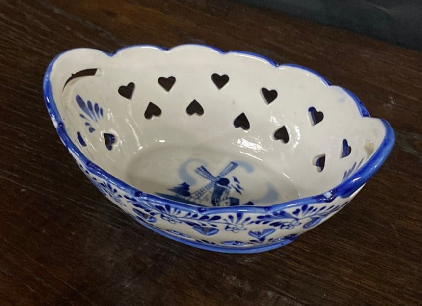 SMALL DELFT LATTICE WORK BASKET WITH WINDMILL