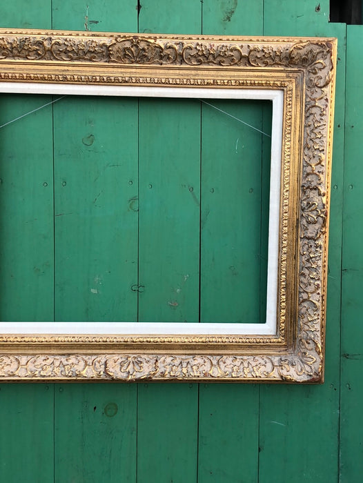 WHITEWASHED GOLD FRAME WITH FILET