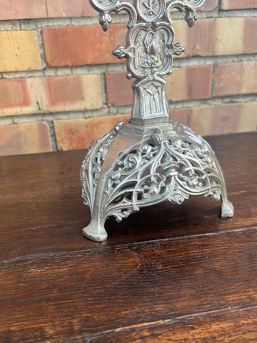 CHROME CRUCIFIX WITH RETICULATED BASE