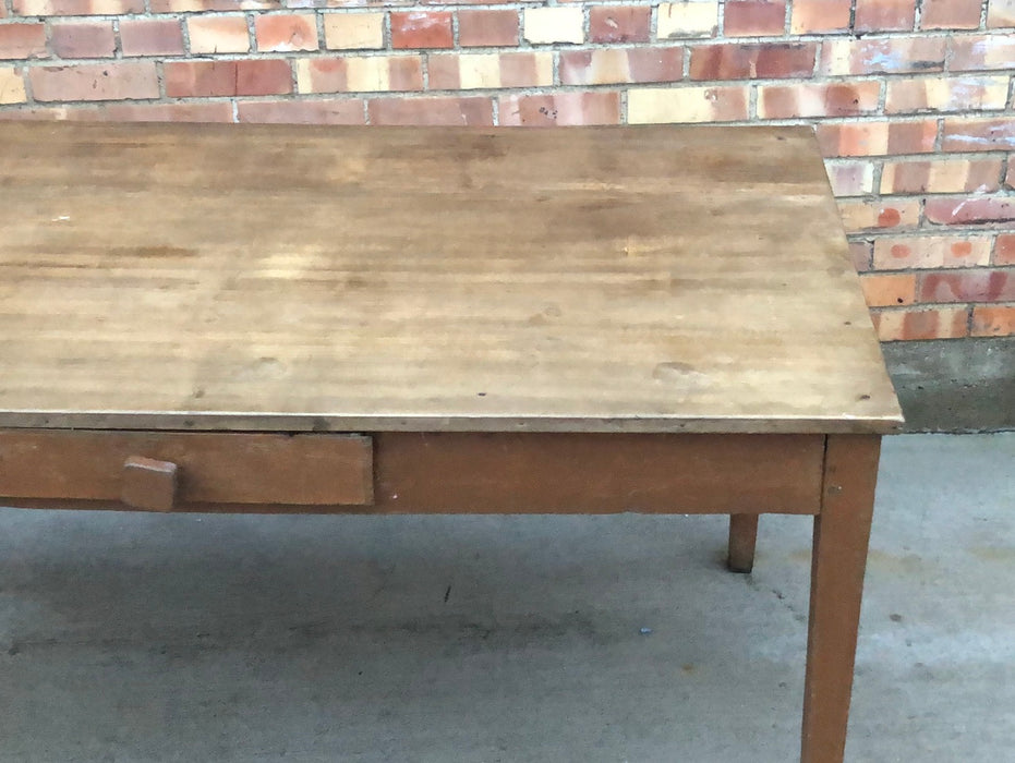 PEGGED 19TH CENTURY TAPER LEG FARMHOUSE TABLE WITH DRAWER