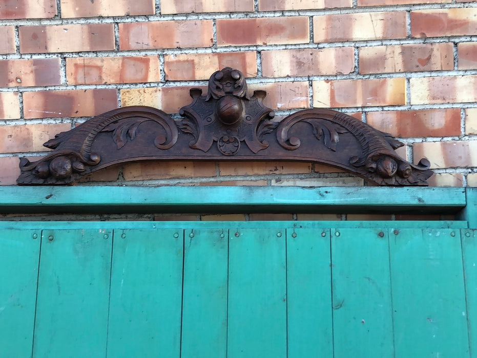 WALNUT CARVED CROWN