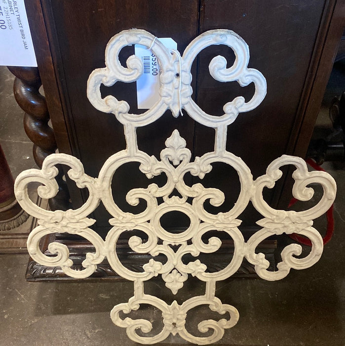 ORNATE WHITE PAINTED CAST ALUMINIUM WALL PLAQUE