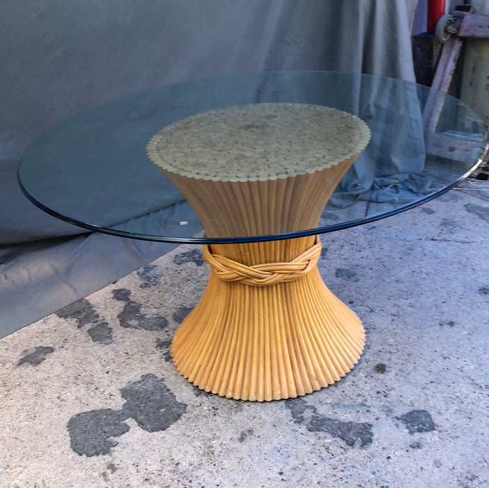 ROUND GLASS TOP VINTAGE WHEAT PEDESTAL DINING TABLE WITH 4 CHAIRS