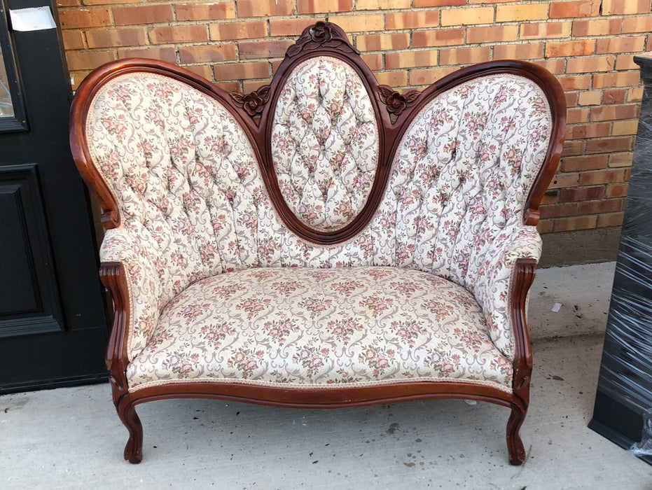 VICTORIAN REPRODUCTION SETTEE