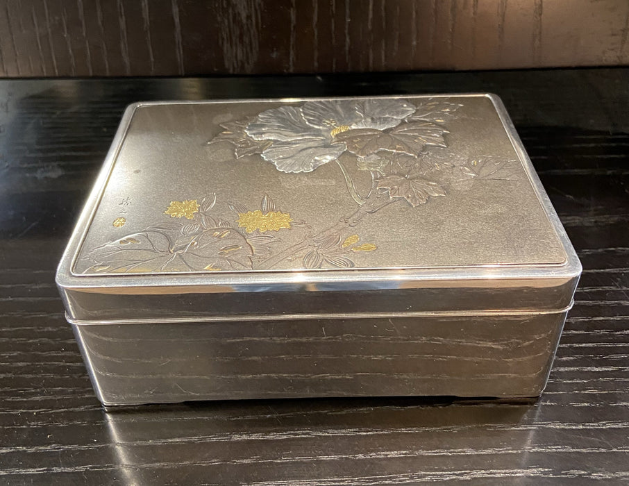 JAPANESE FLORAL BOX 24K GOLD AND STERLING SILVER WITH 3 HALLMARKS CIRCA 1868-1912