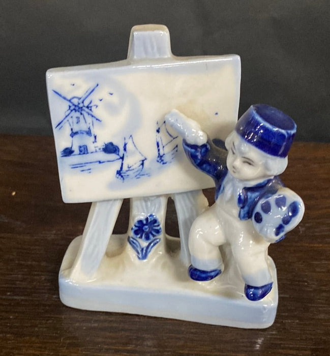 DELFT PAINTER FIGURINE