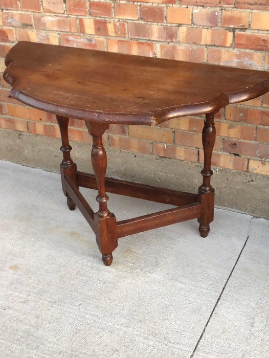 VERY EARLY PEGGED TOP WILLIAM AND MARY PINE WALL CONSOLE TABLE WITH TURNED LEGS