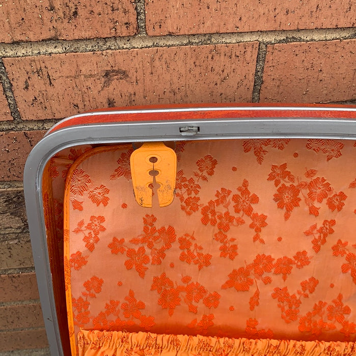 ORANGE SAMSONITE LUGGAGE 2 PIECE SET - AS FOUND